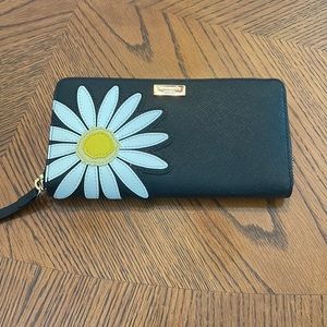 Kate spade daisy wallet